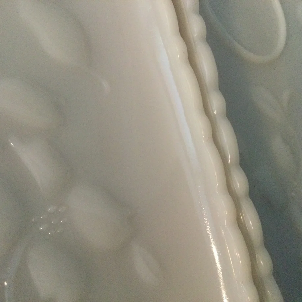 2 Vintage Milk Glass Hazel Atlas Milkglass Snack Plates - Picture 8 of 10